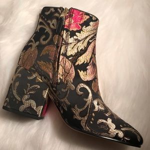 Sam Edelman Shoes - NWT Sam Edelman Saye Te Black Multi sz 6 Sam Edelman Shoes - NWT Sam Edelman Saye Te Black Multi sz 6